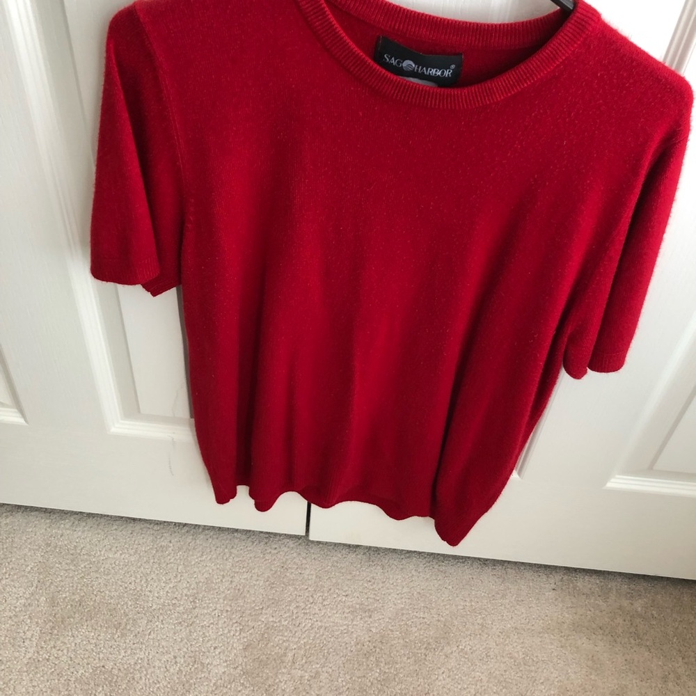 Red short sleeves top